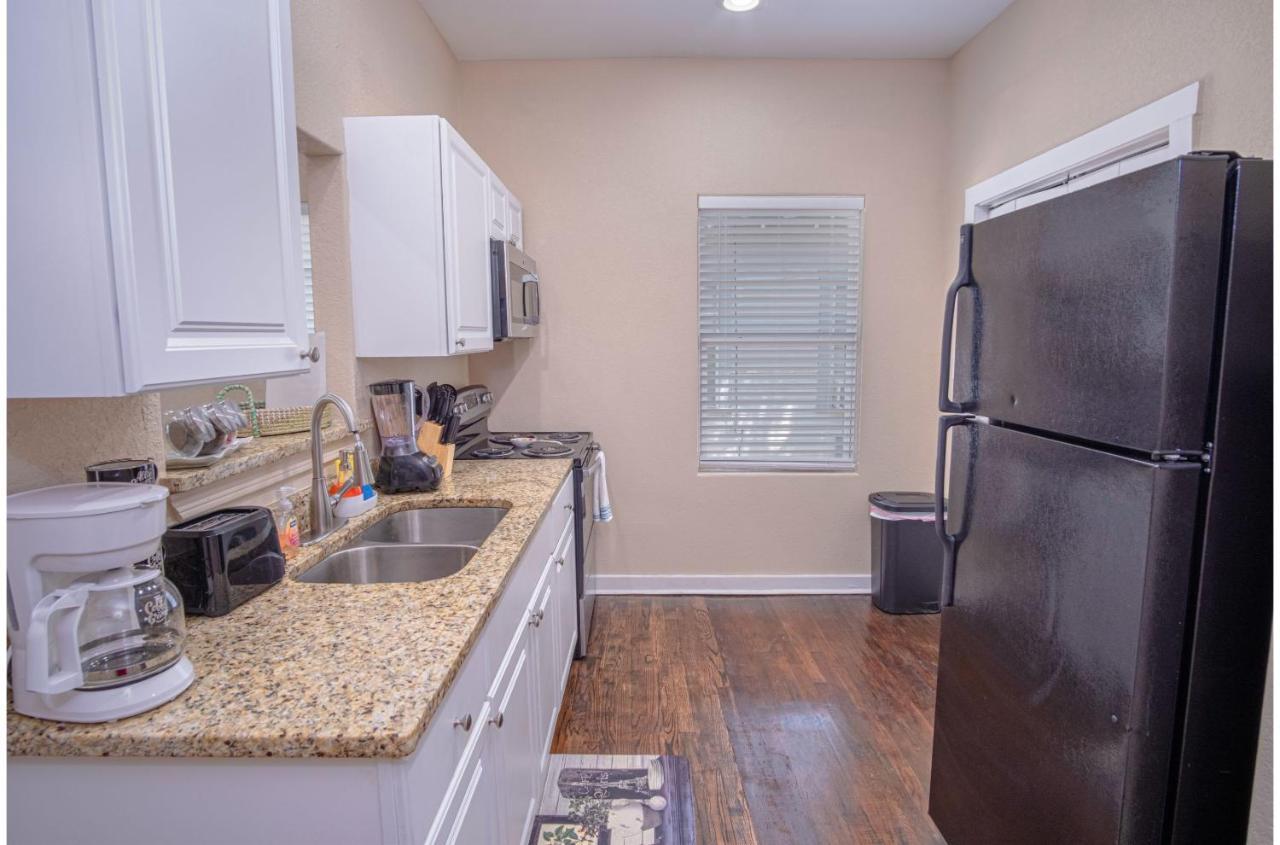 Fabulous Newly Renovated 1Br1Ba Near Downtown Lägenhet San Antonio Exteriör bild