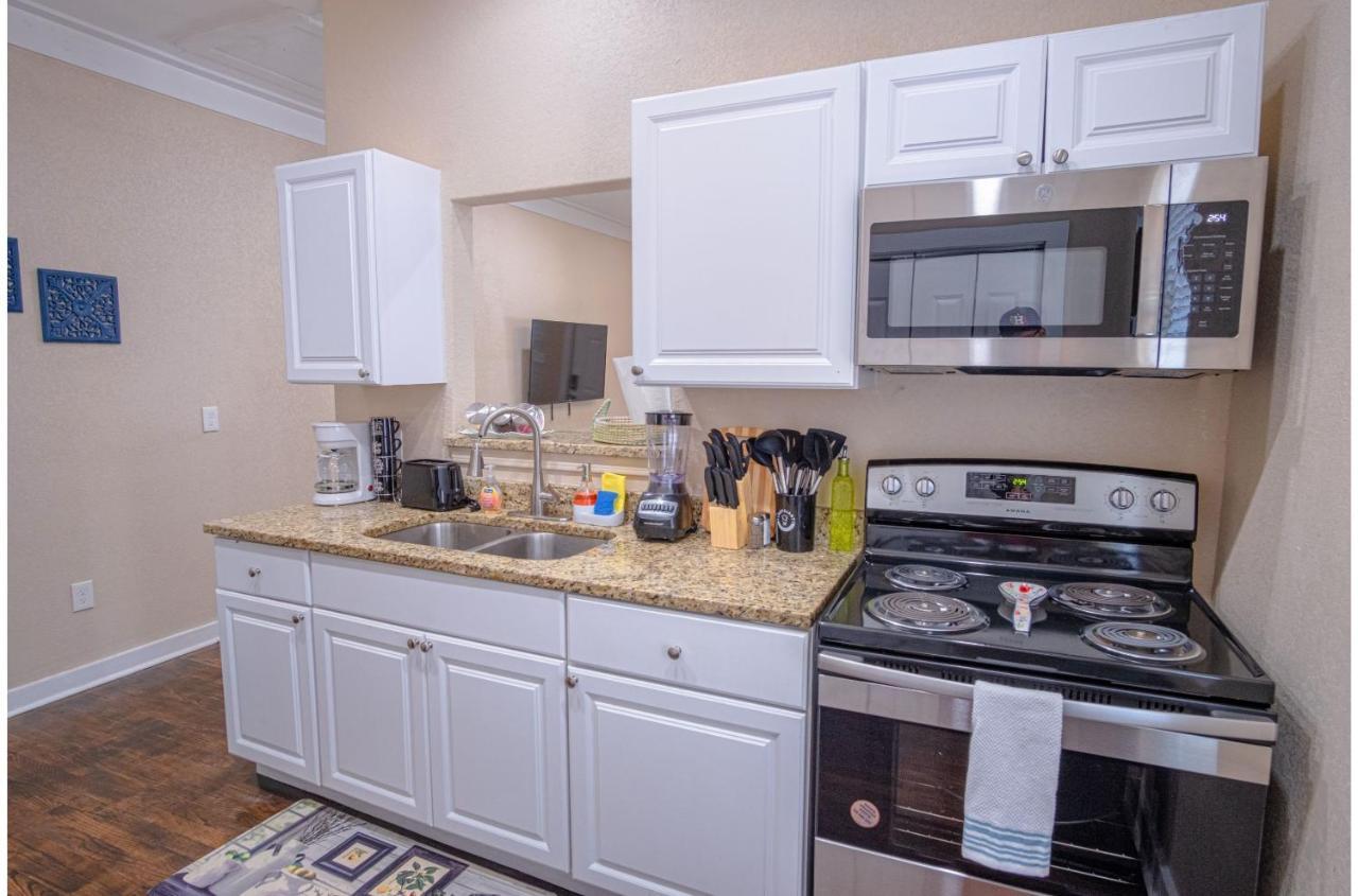 Fabulous Newly Renovated 1Br1Ba Near Downtown Lägenhet San Antonio Exteriör bild